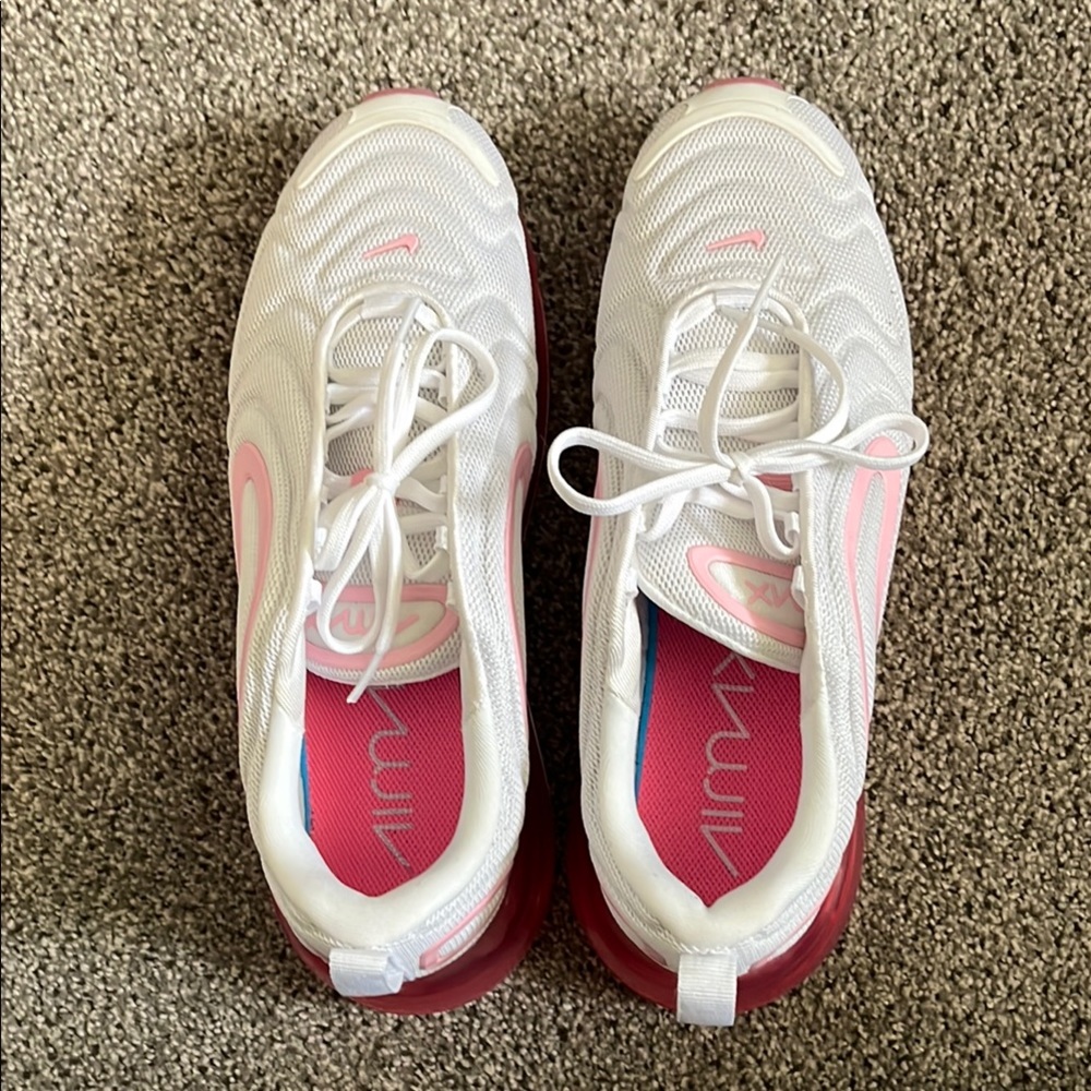 Nike Women’s Air Max 720 Sneakers / 10M